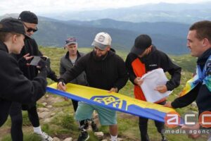 Світлина. Підкорили Говерлу на протезах – військові з Буковини піднялись на найвищу гору України. Реабілітація, протез, військовий, відновлення, Говерла, Мандротерапія