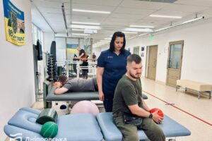 Світлина. «У мене є плани й цілі, і це дає сили рухатися вперед», – військовий про свою мотивацію під час лікування в реабілітаційному центрі Дніпра. Реабілітація, протез, поранення, військовий, лікування, Богдан