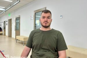 Світлина. «У мене є плани й цілі, і це дає сили рухатися вперед», – військовий про свою мотивацію під час лікування в реабілітаційному центрі Дніпра. Реабілітація, протез, поранення, військовий, лікування, Богдан
