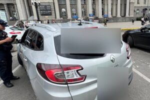 Світлина. У Дніпрі продовжують виявляти та карати водіїв, які паркуються на місцях для людей з інвалідністю. Закони та права, інвалідність, Дніпро, водій, паркування, порушник