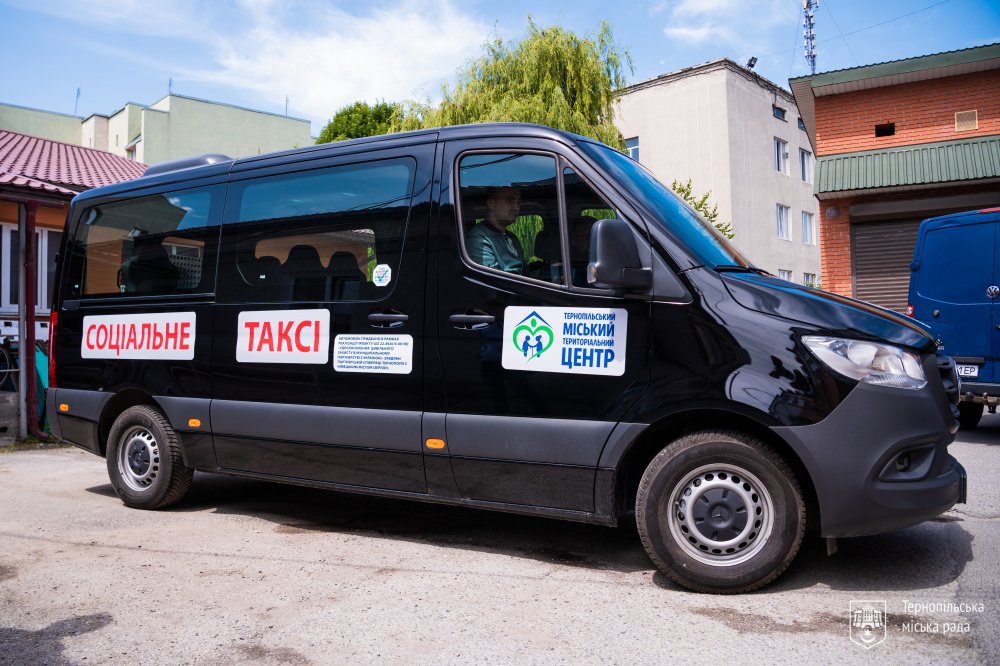 У Тернополі працюватиме ще одне «Соціальне таксі» для маломобільних мешканців (ФОТО). автомобіль, перевезення, послуга, соціальне таксі, тернопіль