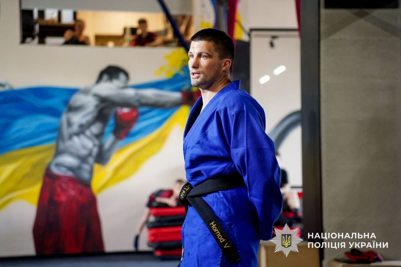 Помічник начальника поліції в Закарпатській області з питань ветеранської політики презентував адаптивний вид боротьби для ветеранів та ветеранок війни (ФОТО). боротьба, ветеран, владислав горнодь, закарпаття, спорт