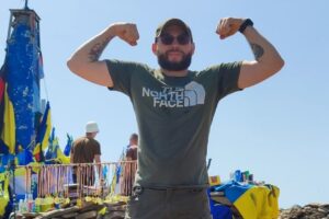 Світлина. Українські воїни піднялися на Говерлу. Деякі з них побували на найвищій горі України вперше. Реабілітація, захисник, поранений, воїн, Говерла, проєкт Мандротерапія