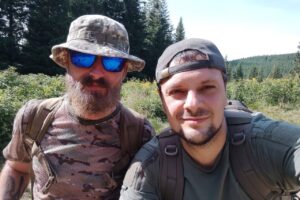 Світлина. Українські воїни піднялися на Говерлу. Деякі з них побували на найвищій горі України вперше. Реабілітація, захисник, поранений, воїн, Говерла, проєкт Мандротерапія