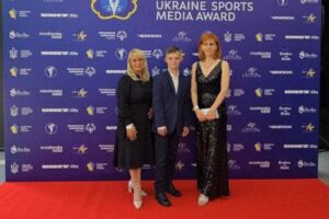 Світлина. Юний спортсмен з Волині із синдромом Дауна отримав заслужену нагороду від Асоціації спортивних журналістів України. Спорт, спортсмен, синдром Дауна, нагорода, Валентин Новосад, Найкращий атлет України