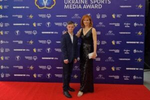 Світлина. Юний спортсмен з Волині із синдромом Дауна отримав заслужену нагороду від Асоціації спортивних журналістів України. Спорт, спортсмен, синдром Дауна, нагорода, Валентин Новосад, Найкращий атлет України