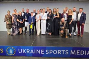 Світлина. Юний спортсмен з Волині із синдромом Дауна отримав заслужену нагороду від Асоціації спортивних журналістів України. Спорт, спортсмен, синдром Дауна, нагорода, Валентин Новосад, Найкращий атлет України