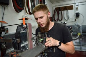 Світлина. Безбар’єрність – це коли можеш працювати навіть на протезах: історія воїна з Корюківки. Життя і особистості, інвалідність, протез, ветеран, поранення, Костянтин Целіков