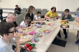 Світлина. У Києві стартував проєкт взаємореабілітації військових і дітей з інвалідністю «Пліч-о-пліч». Реабілітація, інвалідність, Київ, військовий, діти, проєкт Пліч-о-пліч