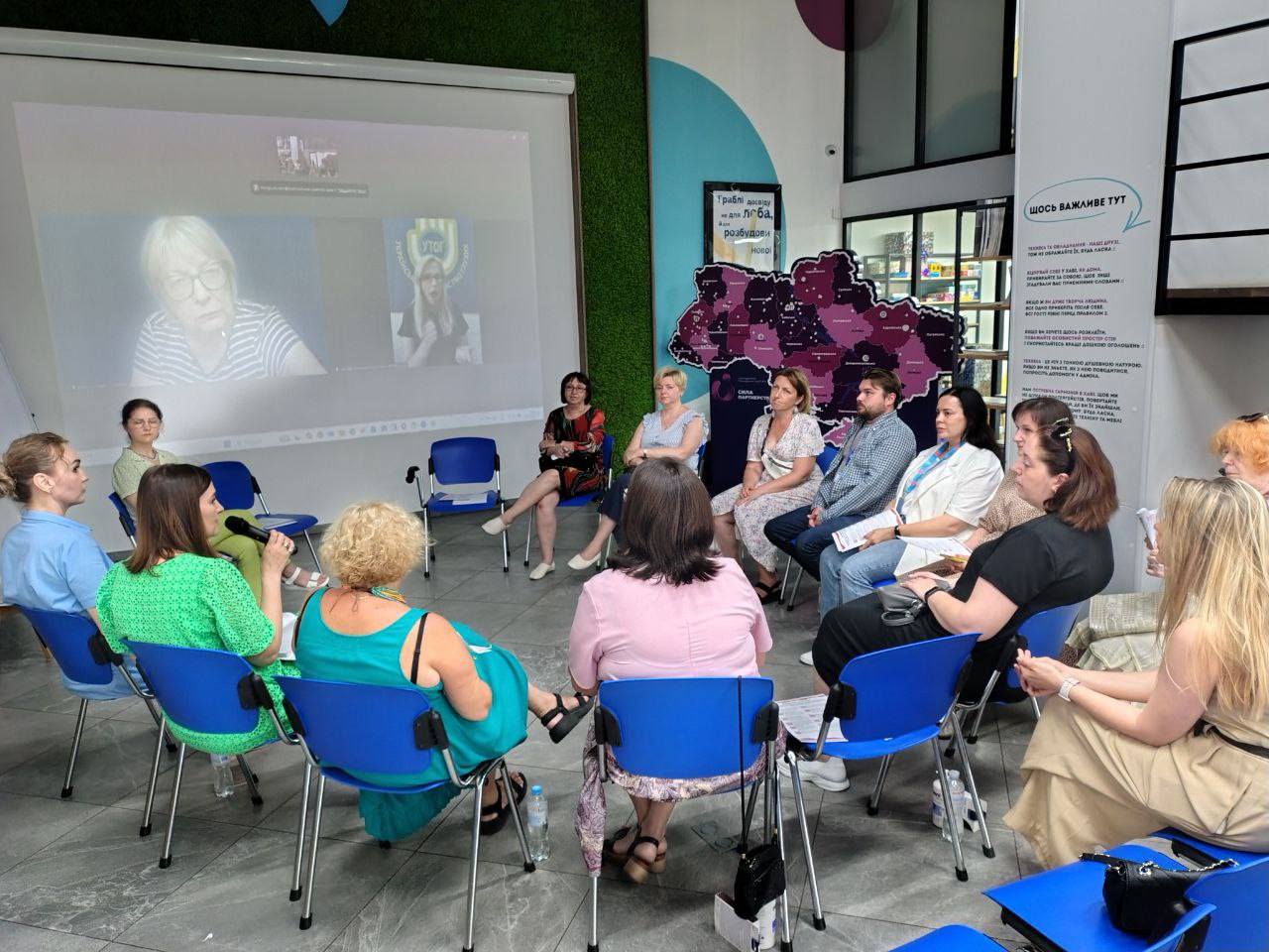 У Києві відбулась зустріч батьків дітей з інвалідністю з представниками міської влади. інвалідність, батьки, діти, зустріч, київ