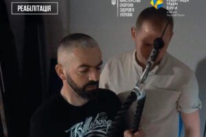 Пробув із турнікетом у польових умовах 12 днів: реабілітологи Івано-Франківської ОКЛ поставили на ноги захисника, який втратив кінцівку