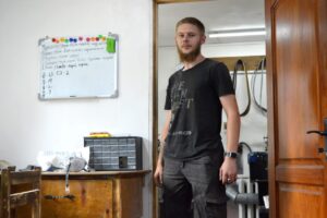 Світлина. Безбар’єрність – це коли можеш працювати навіть на протезах: історія воїна з Корюківки. Життя і особистості, інвалідність, протез, ветеран, поранення, Костянтин Целіков