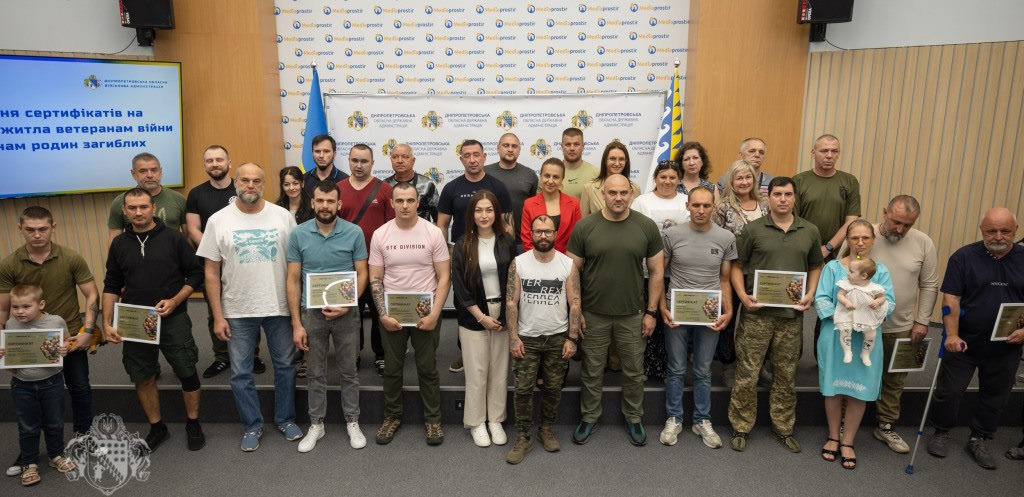 63 ветерани та родини полеглих захисників з Дніпропетровщини отримали сертифікати на придбання житла (ФОТО). інвалідність, ветеран, дніпропетровщина, житло, сертифікат