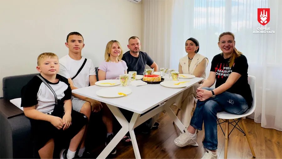 Оборонець Маріуполя Павло Щепка отримав власну квартиру від “Серця Азовсталі” (ФОТО). квартира, мариуполь, оборонець, павло щепка, програма серце азовсталі. вдома