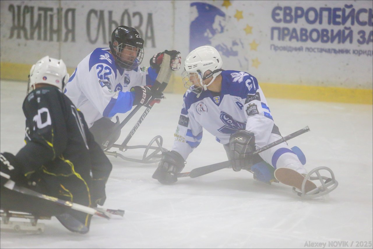 Ветерани й ветеранки можуть грати в хокей: відбувся перший Всеукраїнський турнір з льодового парахокею (ФОТО). ветеран, змагання, київ, парахокей, следж-хокей