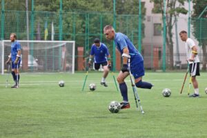 Світлина. Найкращі тренери з ампфутболу у світі приїхали до Львова, щоб поділитись досвідом з українськими ветеранами. Реабілітація, Львів, семінар, тренер, ампфутбол, Туреччина