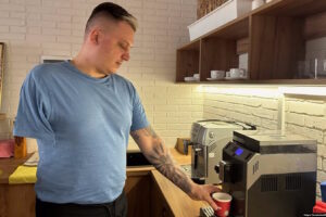 «Не бачив сенсу жити після втрати руки і ноги». Як робота і середовище повернули ветерана до життя