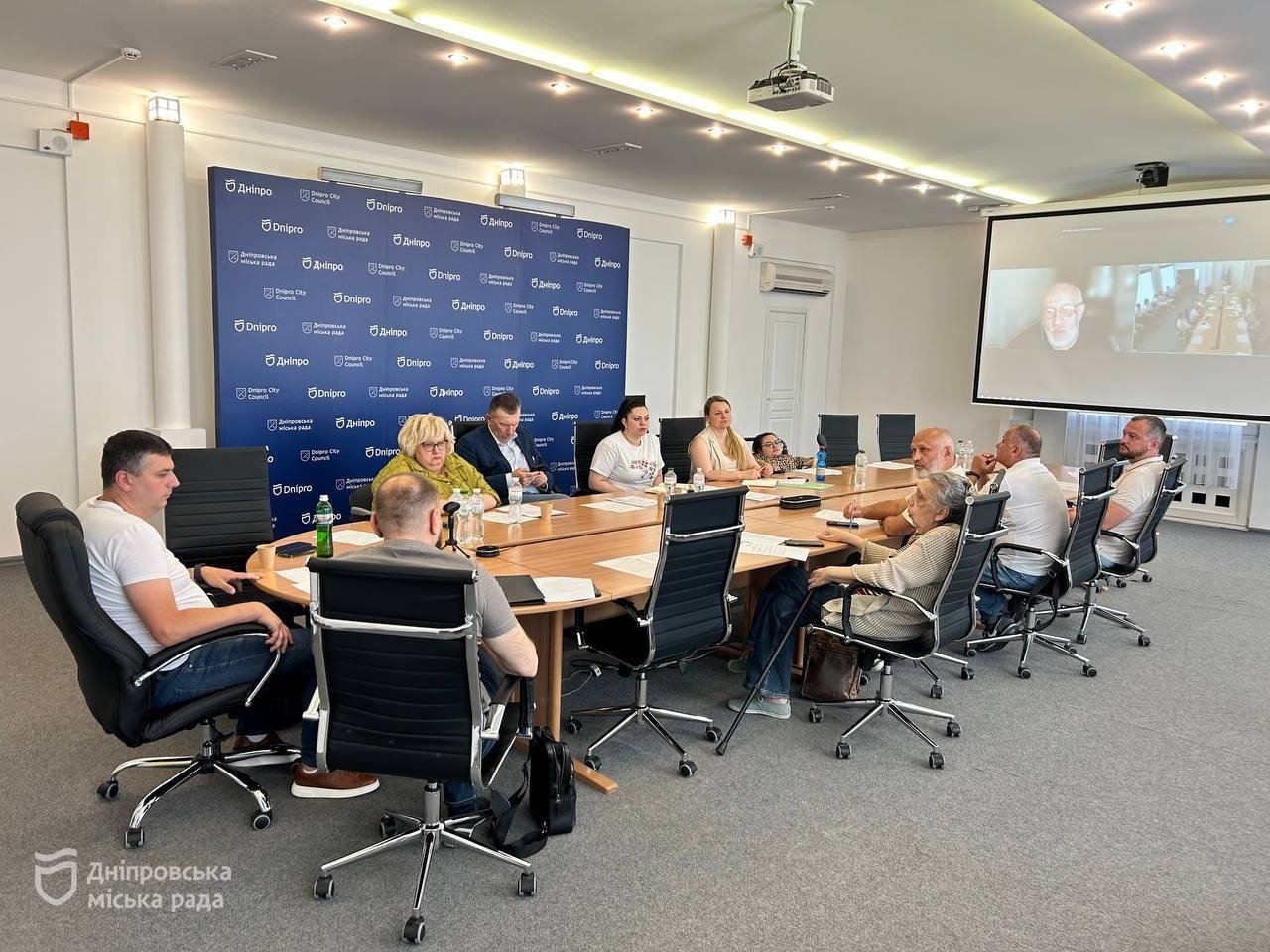 60 об’єктів у центрі Дніпра увійдуть до першого безбар’єрного маршруту: рішення Ради безбар’єрності. інвалідність, безбарʼєрний маршрут, дніпро, засідання, рада безбар’єрності