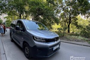 Світлина. Зручно та безпечно. У Дніпрі поповнили спецтранспорт для маломобільних підопічних терцентру. Безбар'єрність, інвалідність, Дніпро, автомобіль, підопічний, Терцентр