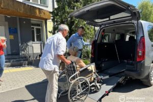 Світлина. Зручно та безпечно. У Дніпрі поповнили спецтранспорт для маломобільних підопічних терцентру. Безбар'єрність, інвалідність, Дніпро, автомобіль, підопічний, Терцентр