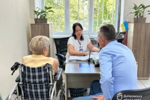 Світлина. Зручно та безпечно. У Дніпрі поповнили спецтранспорт для маломобільних підопічних терцентру. Безбар'єрність, інвалідність, Дніпро, автомобіль, підопічний, Терцентр