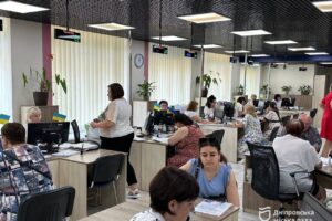 Світлина. Зручно та безпечно. У Дніпрі поповнили спецтранспорт для маломобільних підопічних терцентру. Безбар'єрність, інвалідність, Дніпро, автомобіль, підопічний, Терцентр