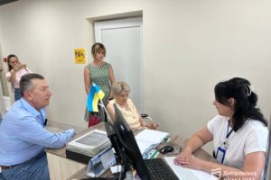 Світлина. Зручно та безпечно. У Дніпрі поповнили спецтранспорт для маломобільних підопічних терцентру. Безбар'єрність, інвалідність, Дніпро, автомобіль, підопічний, Терцентр