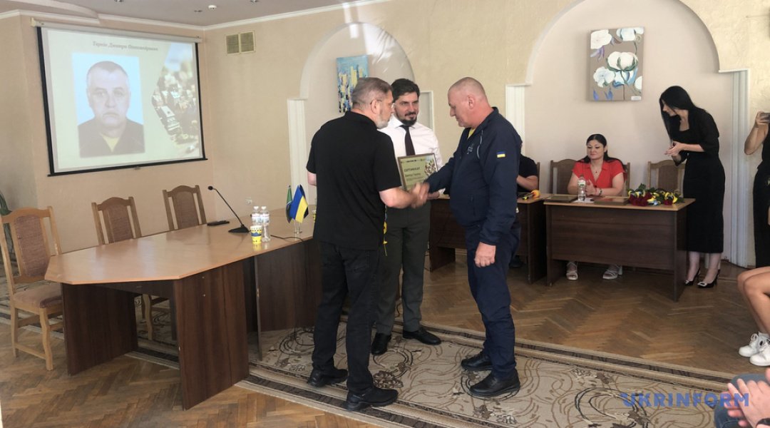 У Чернівцях вручили 20 сертифікатів на житло ветеранам та їх родинам (ФОТО). ukraine facility, ветеран, житло, сертифікат, чернівці