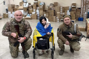 «Неможливе» – це не про неї: у Кам’янському живе жінка, яка ламає закони фізики (ВІДЕО)