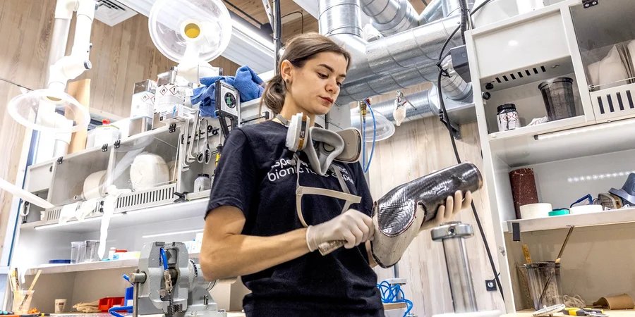 «Я від них заряджаюсь». Унікальна спеціалістка з протезування — про те, як жартують військові після ампутацій, та особисту трагедію. національний реабілітаційний комплекс unbroken (незламні), оксана лехняк, протез, протезистка, центр протезування і ортезування