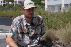 Втратив руку й ногу внаслідок удару російського дрона: у Львові проходить реабілітацію британський волонтер Едвард Скотт (ВІДЕО)