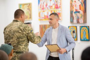 Світлина. До Дня Незалежності десять родин військових отримали сертифікати на житло. Закони та права, допомога, військовий, житло, Хмельницький, сертифікат