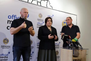 Світлина. Чому жестова мова має бути в ефірі: розмова з Юрієм Табакою про місію перекладача. Інтерв'ю, порушення слуху, жестова мова, перекладач, медіа, Юрій Табака