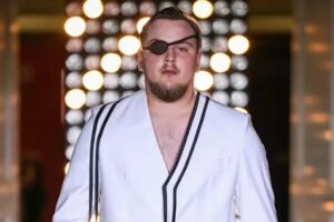 «Починають нове життя». Ветерани з ампутаціями взяли участь у показі Andreas Moskin у рамках Ukrainian Fashion Week (ФОТО)