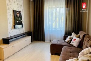 Світлина. Новий фундамент після двох втрат дому: медик-захисник Маріуполя Асан Ісенаджиєв отримав власну квартиру від «Серця Азовсталі». Новини, Мариуполь, квартира, Серце Азовсталі, медик-захисник, Асан Ісенаджиєв