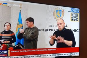 Світлина. Чому жестова мова має бути в ефірі: розмова з Юрієм Табакою про місію перекладача. Інтерв'ю, порушення слуху, жестова мова, перекладач, медіа, Юрій Табака