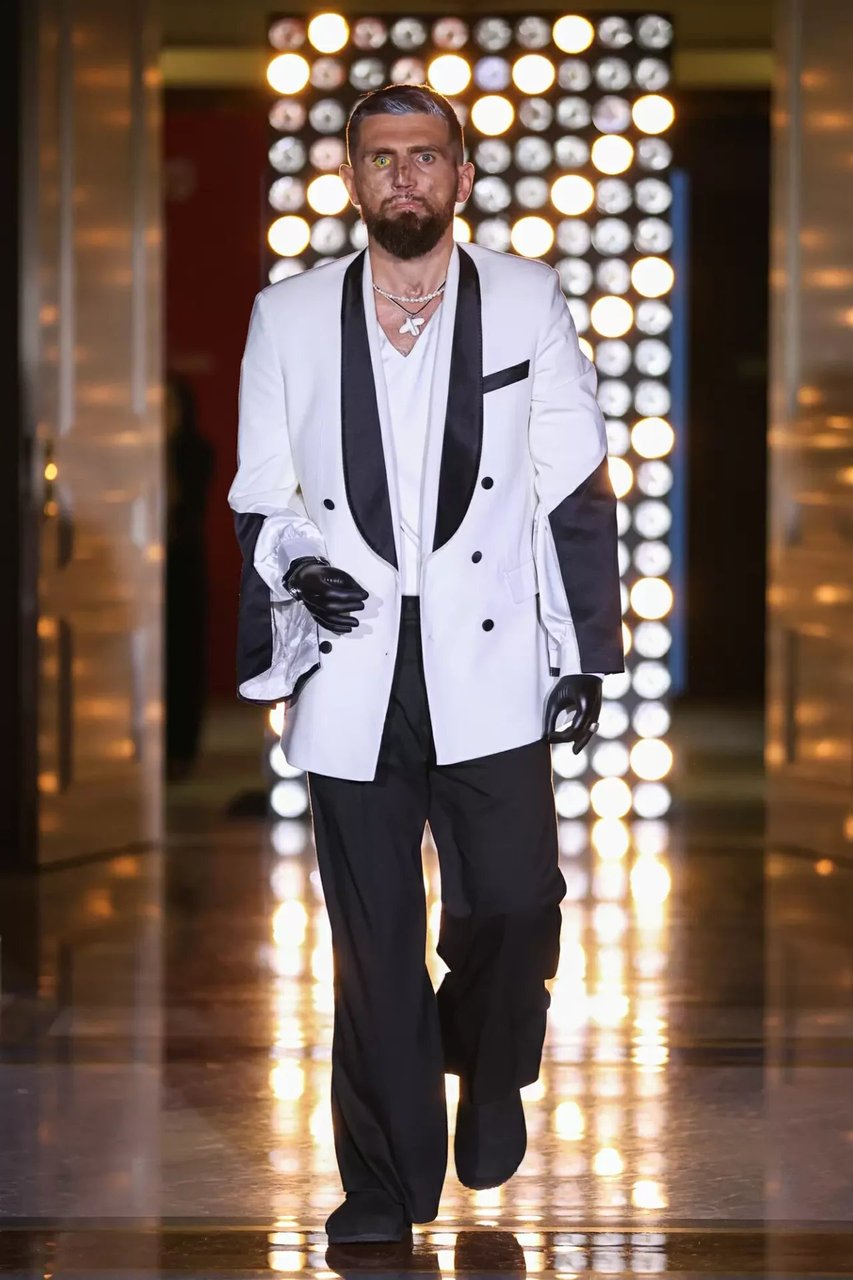 «Починають нове життя». Ветерани з ампутаціями взяли участь у показі Andreas Moskin у рамках Ukrainian Fashion Week. ukrainian fashion week, ампутація, ветеран, показ andreas moskin, протез