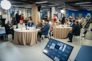 Світлина. Результатом роботи Міжвідомчої групи з реформування протезування має стати нова система, доступна у кожному регіоні, – Денис Улютін. Закони та права, протезування, засідання, реформування, протезист, Міжвідомча робоча група