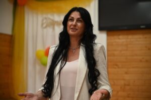 Світлина. У Тячеві запрацювала інклюзивна кондитерська-кав’ярня «Шоколад». Робота, інвалідність, професія, самореалізація, Тячів, кондитерська-кавʼярня Шоколад