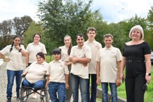 Світлина. У Тячеві запрацювала інклюзивна кондитерська-кав’ярня «Шоколад». Робота, інвалідність, професія, самореалізація, Тячів, кондитерська-кавʼярня Шоколад