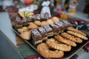 Світлина. У Тячеві запрацювала інклюзивна кондитерська-кав’ярня «Шоколад». Робота, інвалідність, професія, самореалізація, Тячів, кондитерська-кавʼярня Шоколад