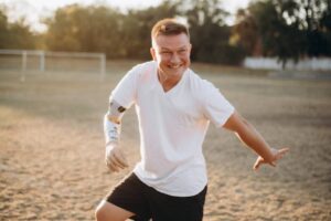 Світлина. Життя після ампутації. Як українські ветерани відновлюються після втрати кінцівки: історія Олексія Дернова. Реабілітація, протез, поранення, військовий, MCOP, Олексій Дернов