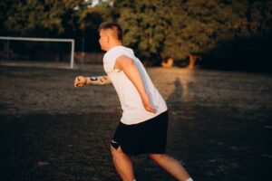 Світлина. Життя після ампутації. Як українські ветерани відновлюються після втрати кінцівки: історія Олексія Дернова. Реабілітація, протез, поранення, військовий, MCOP, Олексій Дернов