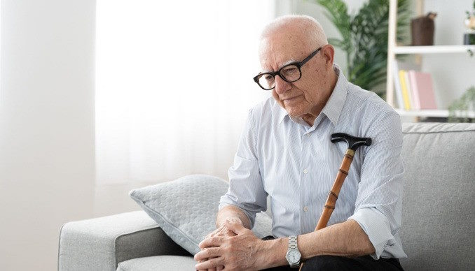 Особа з інвалідністю передала квартиру в обмін на догляд, але відповідач відмовився виконувати свої обов’язки — Верховний Суд пояснив, чому неможливо розірвати договір довічного утримання. інвалідність, верховний суд, догляд, квартира, опікування