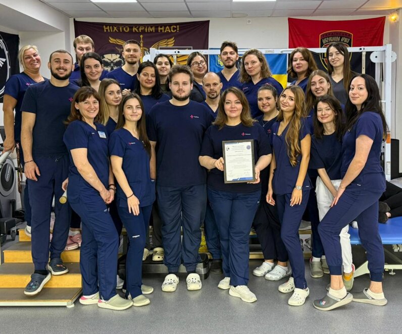 У Дніпрі вперше в Україні сертифіковано клінічну програму реабілітації за європейськими стандартами. uems prm, дніпро, клінічна програма реабілітації, лікарня, сертифікація