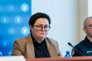 Світлина. Послуги для маломобільних категорій з числа ВПО: отримати кваліфіковану допомогу можна відразу на пункті евакуації. Закони та права, інвалідність, допомога, ВПО, брифінг, пункт евакуації