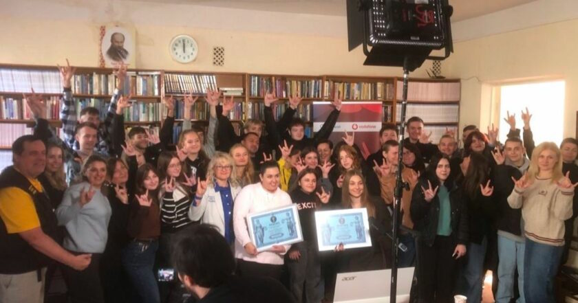 Коли мова об’єднує серця: в Україні встановили рекорд із наймасовішого написання диктанту жестовою мовою. жестова мова, переклад, порушення слуху, радіодиктант, рекорд