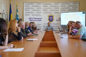 Світлина. У Дрогобичі відбулося шосте засідання Ради безбар’єрності: визначено пріоритети до кінця року та плани на 2026-й рік. Закони та права, інвалідність, доступність, засідання, Рада безбар’єрності, Дрогобич