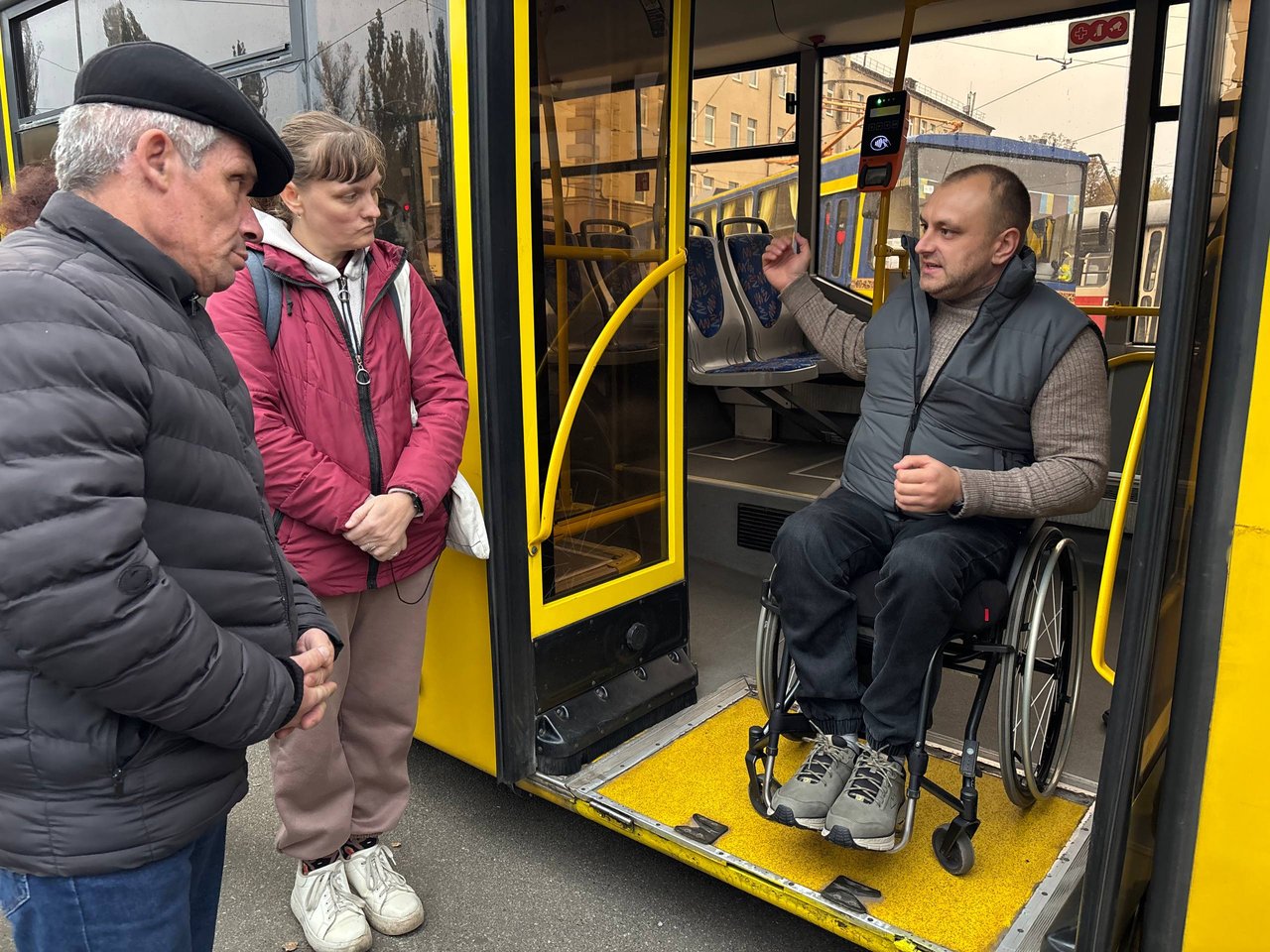 Понад 1000 водіїв «Київпастрансу» пройшли тренінги з підвищення якості перевезення пасажирів із числа маломобільних груп (ФОТО). водій, кп київпастранс, пасажир, перевезення, тренинг