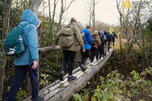 Світлина. Ветерани на протезах піднялися на найвищу вершину Львівщини — гору Пікуй. Реабілітація, протез, ветеран, сходження, гора Пікуй, проєкт Терапія мандрами